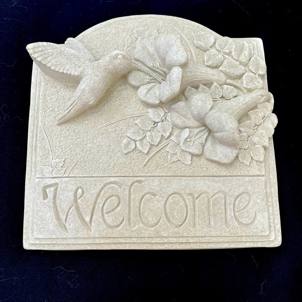 Hummingbird Welcome Wall Plaque by Carruth Studio. NWOT
